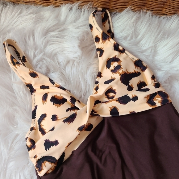 Bronw animal print and solid one piece - Picture 8 of 12